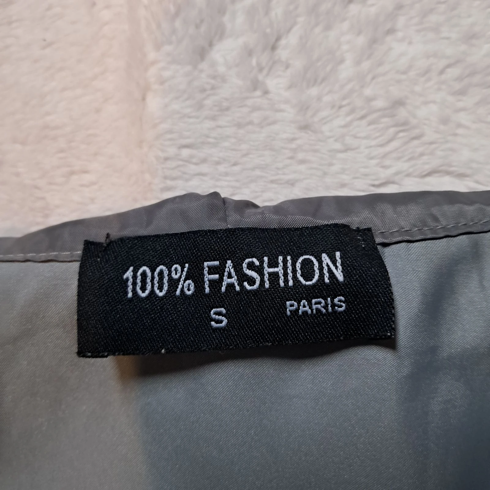 Veste courte légère, effet satiné.  100% fashion. Taille S – photo 5